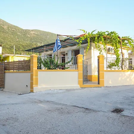 Fotini & Ira's House בית נופש *
